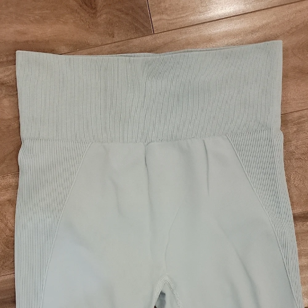 ❄️3/$30 LA SENZA Turquoise Blue Lasercut Athletic Leggings - Picture 3 of 6